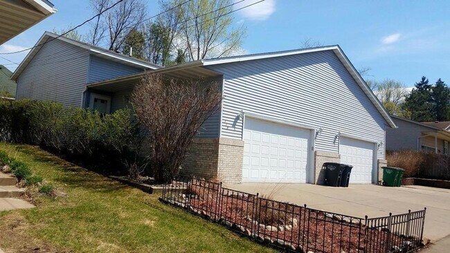 Foto del edificio - 779 9th St SE