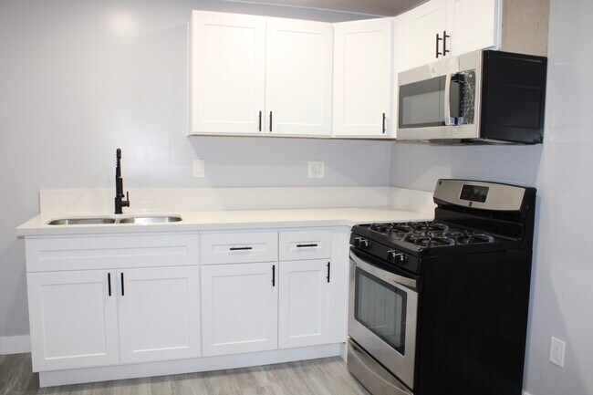 Building Photo - 10252 Vena Ave