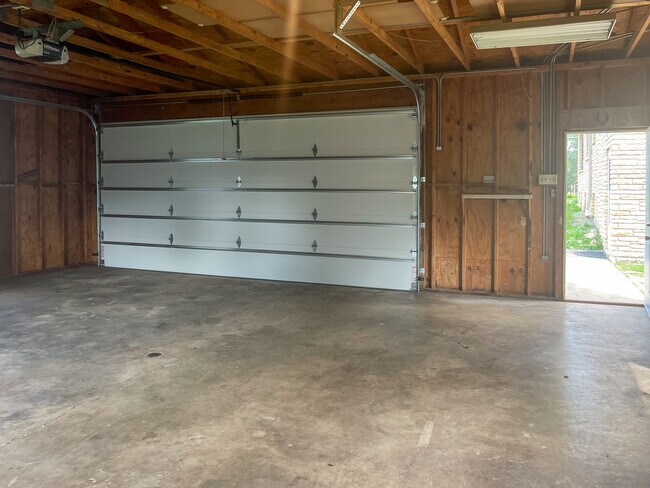 Building Photo - 811 Hoyle Rd