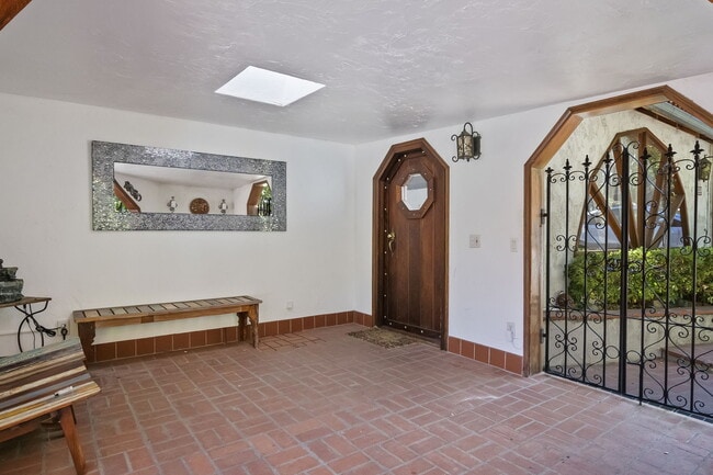Building Photo - 4322 Ensenada Pl