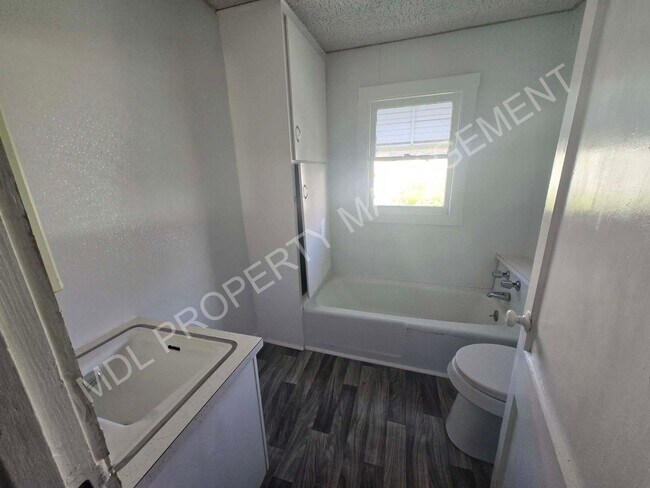 Building Photo - 2-Bedroom House in Saginaw