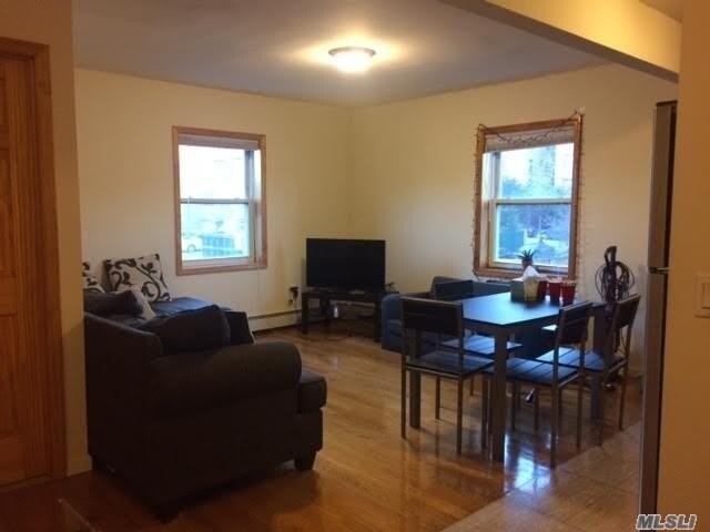 Foto del edificio - 66-46 Wetherole St