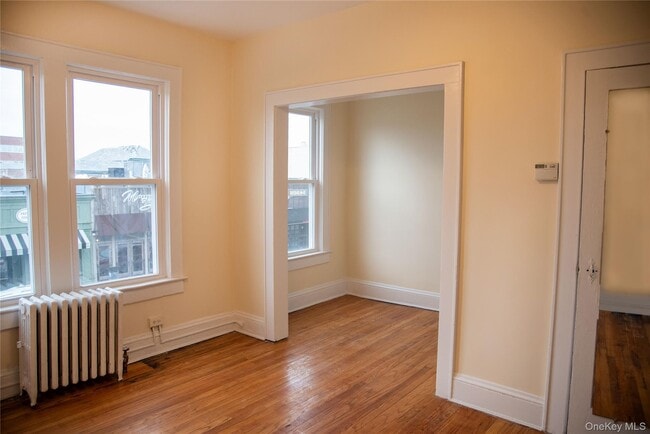 Building Photo - 17A Park Ln S