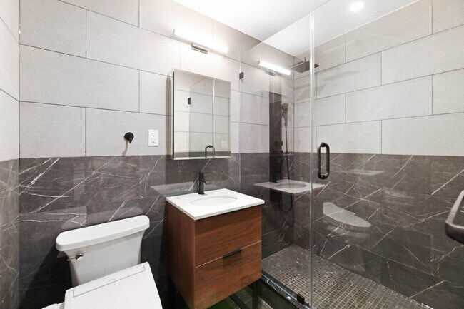 Foto del edificio - 437 W 46th St