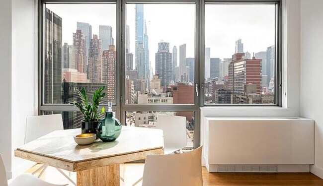 Foto del edificio - 606 W 57th St