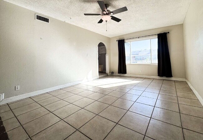 Building Photo - "Spacious 4-Bedroom, 2-Bathroom in Yuma!"