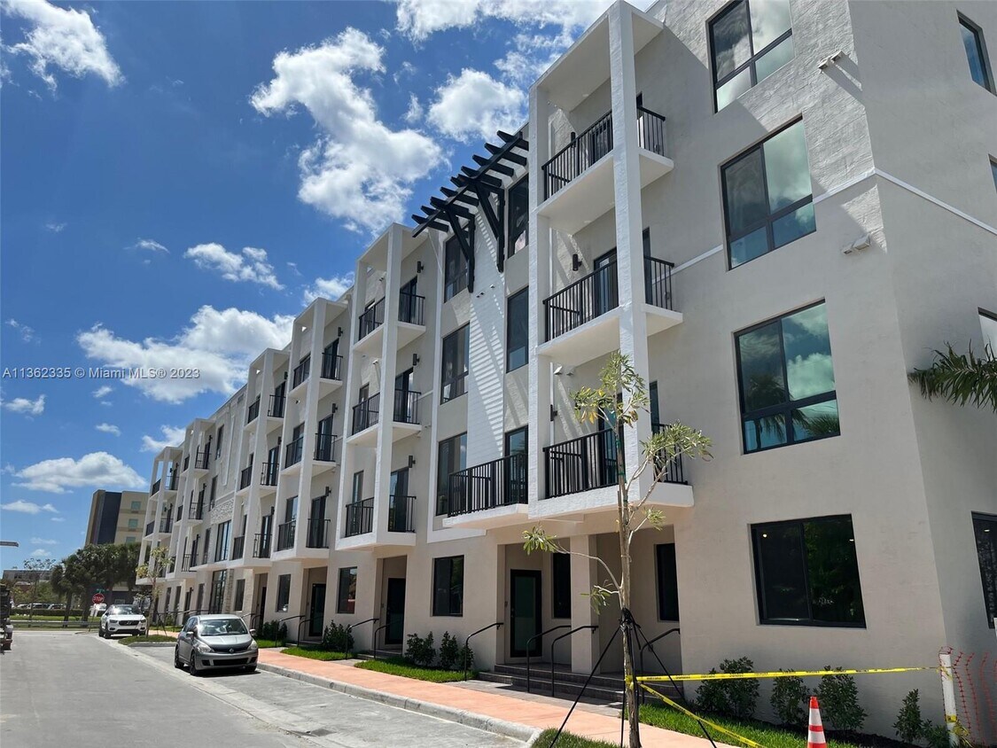 8001 NW 41st St Unit 412, Doral, FL 33166 Condo for Rent in Doral, FL