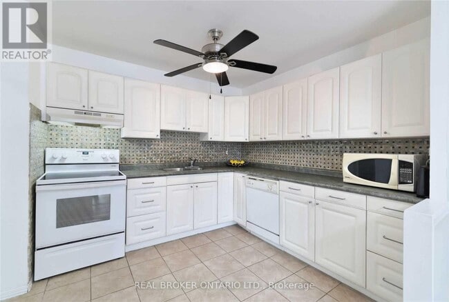 Building Photo - 1016 Falgarwood Dr