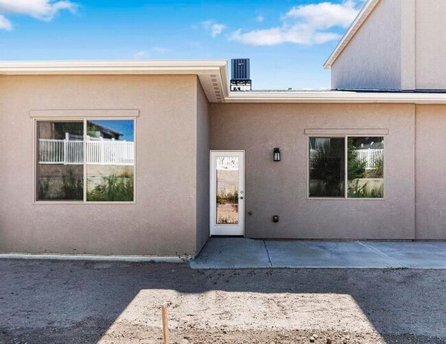 Photo - 3 Bed 2 Bath Townhome!