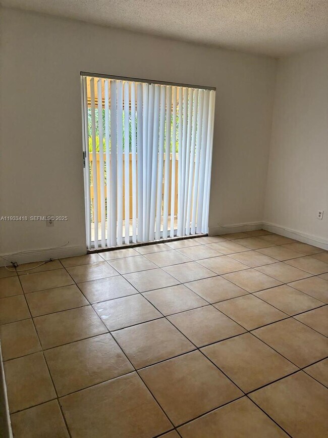 Foto del edificio - 1821 NE 168th St