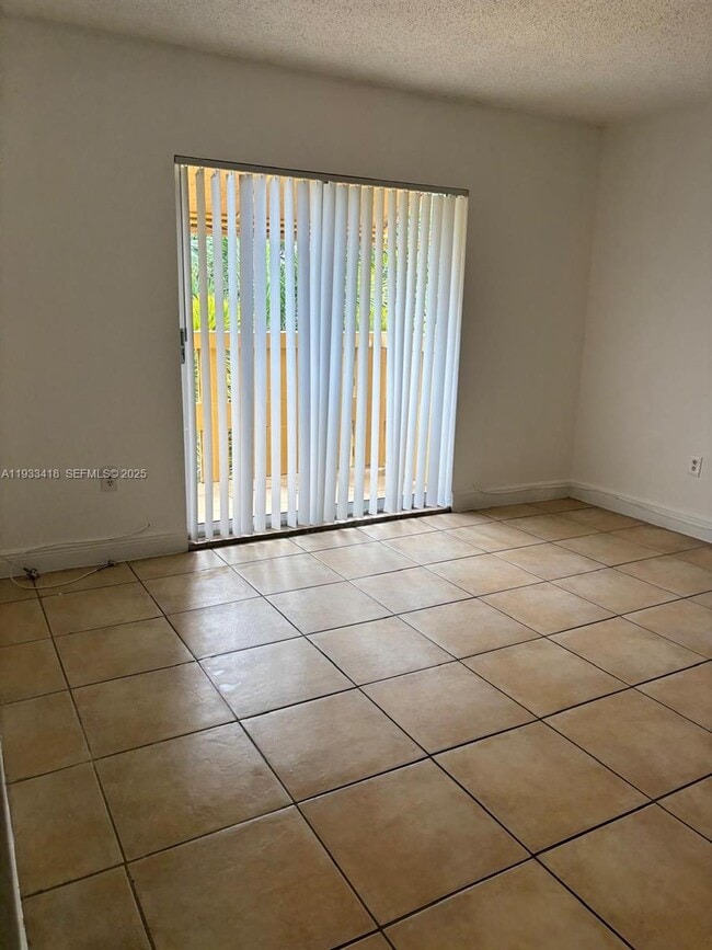 Building Photo - 1821 NE 168th St