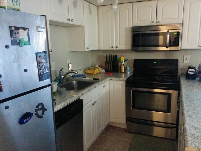 Building Photo - 3639 Kenbrooke Ct