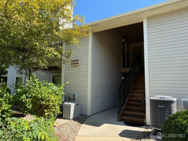 Building Photo - 2104 Aspen Dr