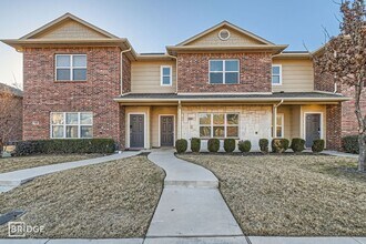 Building Photo - 1341 Lakecrest Ln