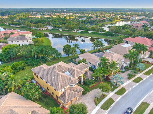 Foto del edificio - 10766 Versailles Blvd
