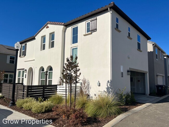 Foto del edificio - 4 br, 3 bath House - 3299 Ronald Regan Street