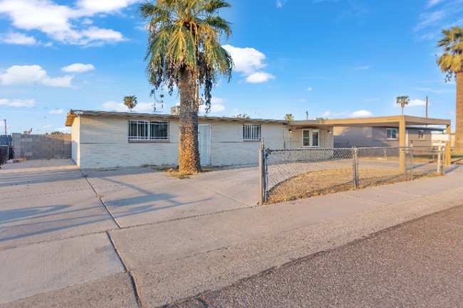 Photo - 1908 E Lynne Ln Townhome