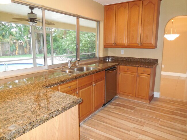 Building Photo - 1681 Wyndcliff Dr