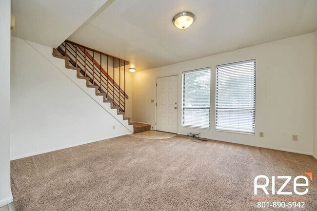 Building Photo - 2734 S Edison St