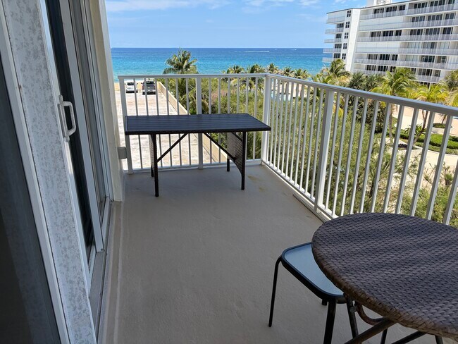 Balcón con vista al mar - 3540 S Ocean Blvd