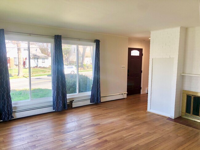 Building Photo - Beautiful 4 Bedroom SFH in Silver Spring!