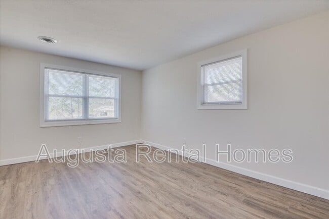 Building Photo - 2336 Prague Ct