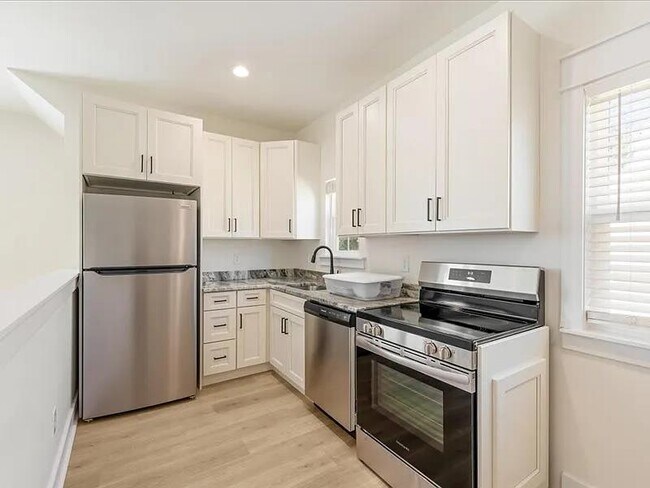 Foto del edificio - 4064 Biltmore Ave