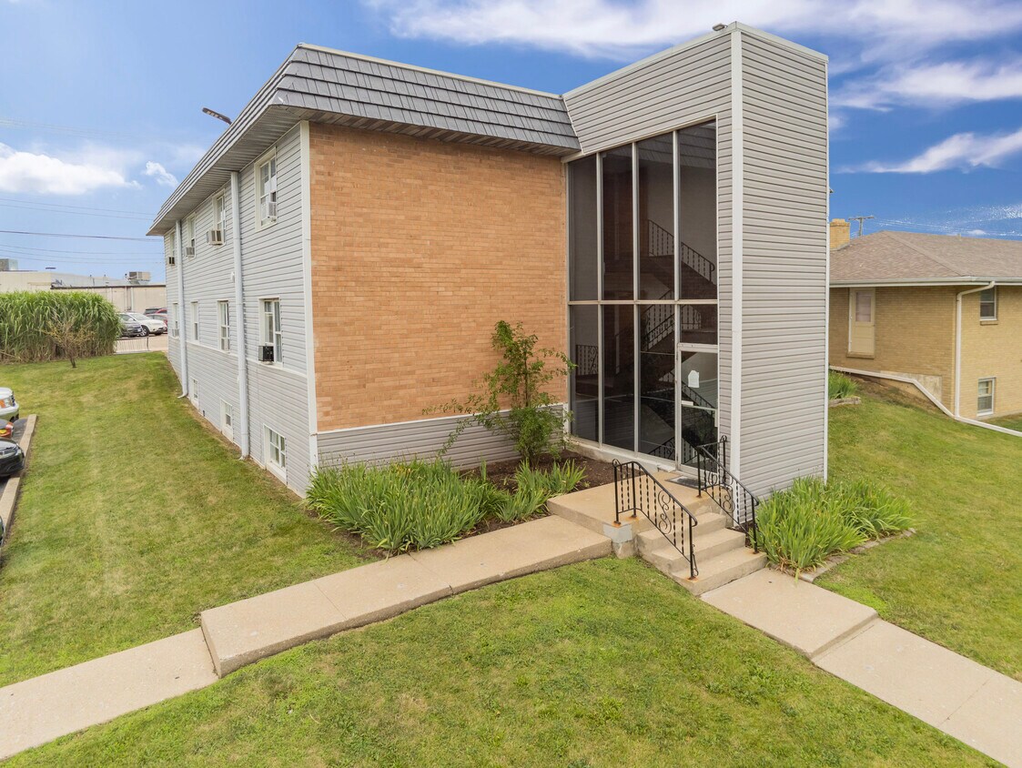 Primary Photo - 2439 Holmes St