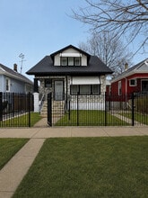 Building Photo - 12019 S Perry Ave