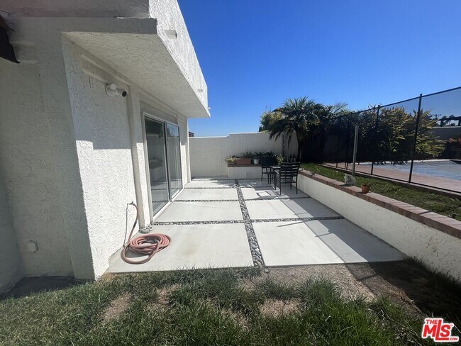 Foto del edificio - 654 W Acacia Ave