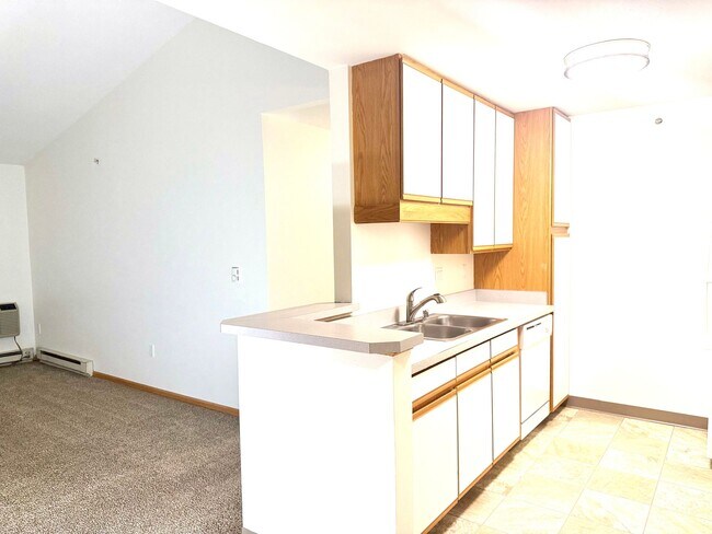 Building Photo - Upper 2 Bedroom Scenic Escape | Walk-in closets | In-unit full-size washer and dryer | Rentals in...