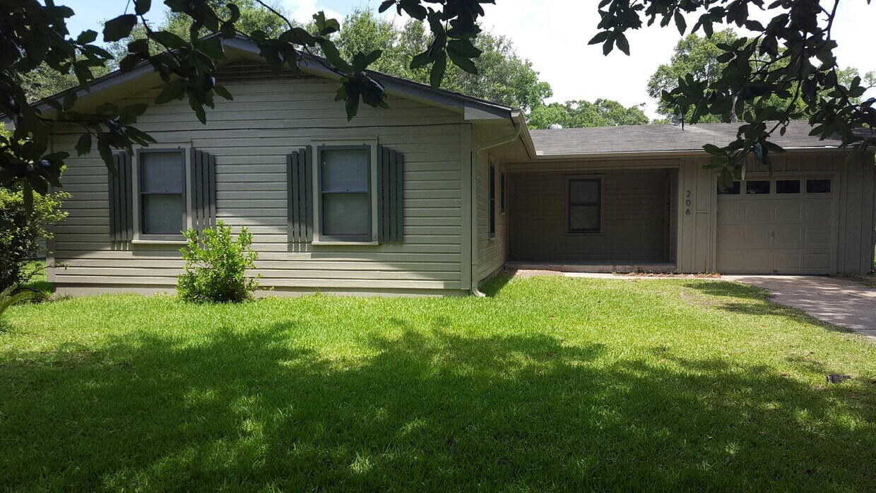 206 Camellia Ave, Orange, TX 77630 House Rental in Orange, TX