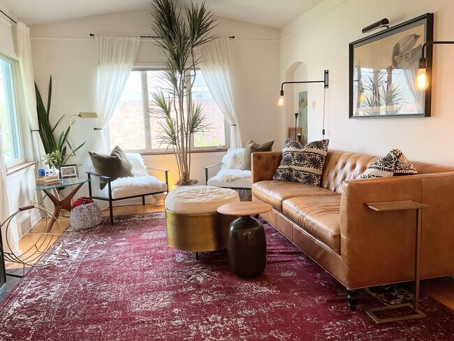 Foto del edificio - 6851 N Tripp Ave