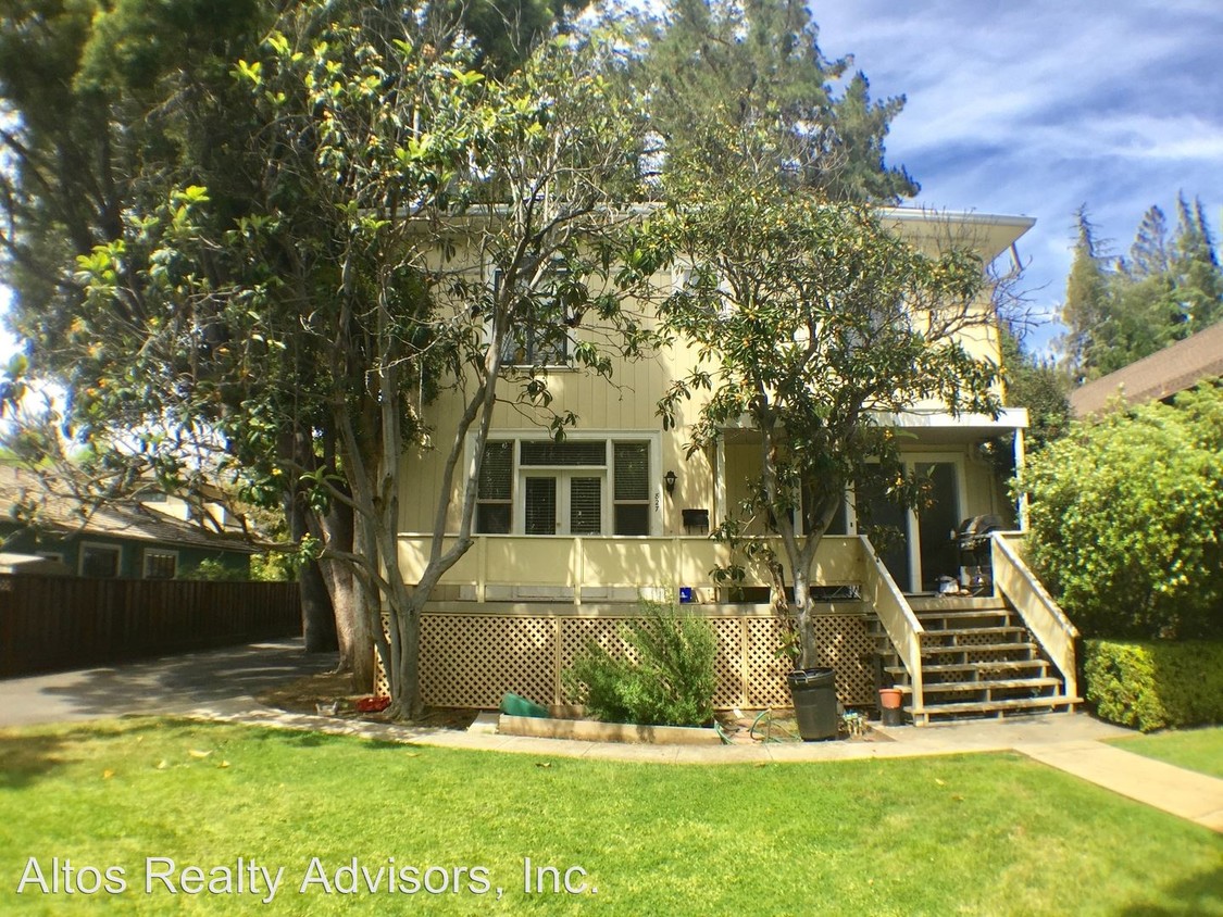 Primary Photo - 817 University Ave