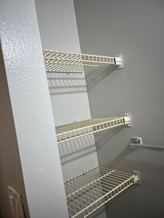 Building Photo - Move-In Ready 2BR/2BA Home with Modern Updates & Prime Zephyrhills Location!