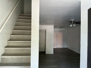Building Photo - 722 SW 70th Terrace