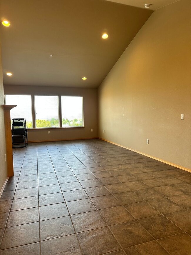 Building Photo - Beautiful Fancher Heights Home for Rent