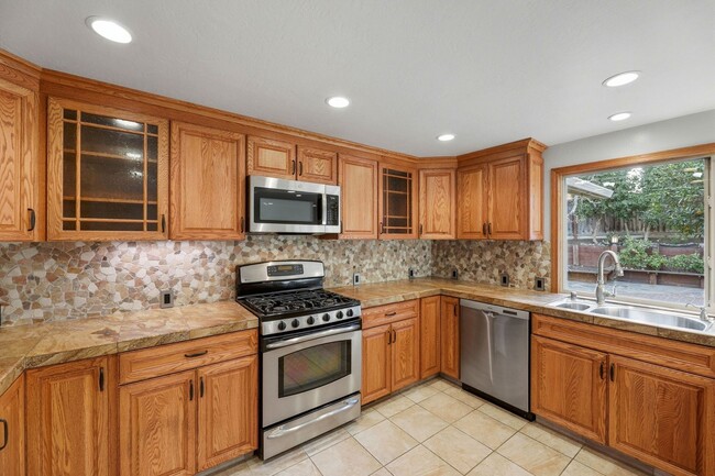 Building Photo - Beautifully Updated 3BR/2BA Home with Private Garden Oasis