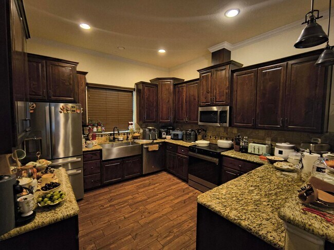 Building Photo - 2321 Cheyenne Trl