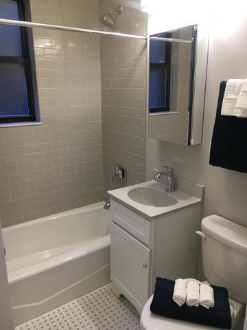 Building Photo - 817 W Lakeside Pl