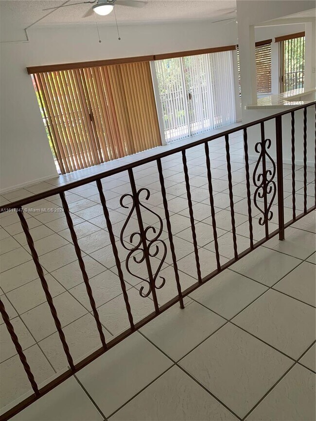 Foto del edificio - 4850 SW 63rd Terrace