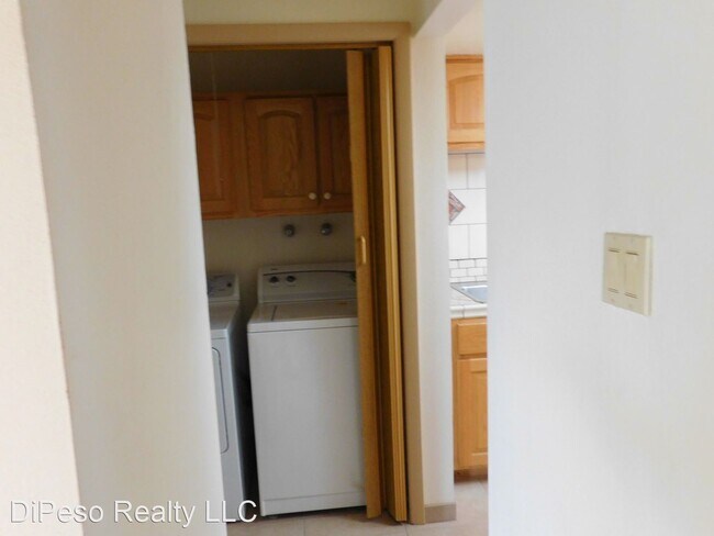 Building Photo - 2 br, 1 bath House - 1123 E Irene St