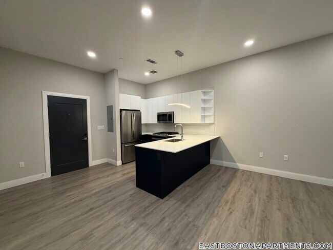 Foto del edificio - 656 Saratoga St