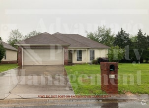 Building Photo - 2140 Rosemary Dr