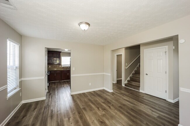 Foto del edificio - 908 Hollybrook Dr