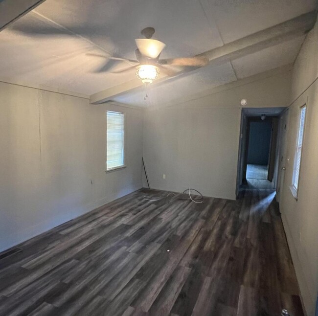 Building Photo - 757 Cab Dr