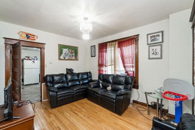 Foto del edificio - ? Spacious 3-Bedroom Home in Allentown – M...
