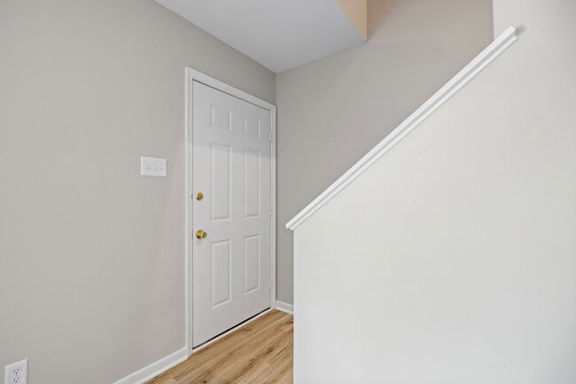 Foto del edificio - Completely Renovated 4 Bedroom/2 Bath Property off of Staples Mill Rd.! ****Available Beginning o...
