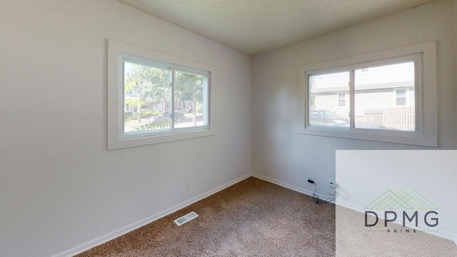 Foto del edificio - 317 E Hillsdale St