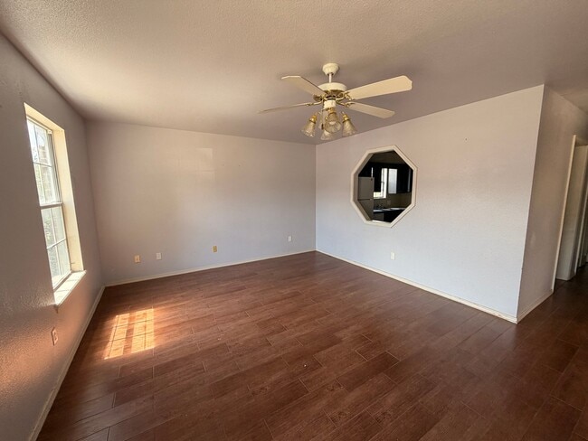Building Photo - 1120 Farley Cir